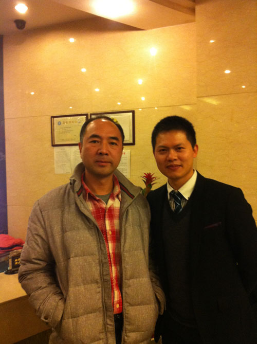 2011年于湖南长沙参加“法律大篷车”—与著名律师朱明勇.jpg