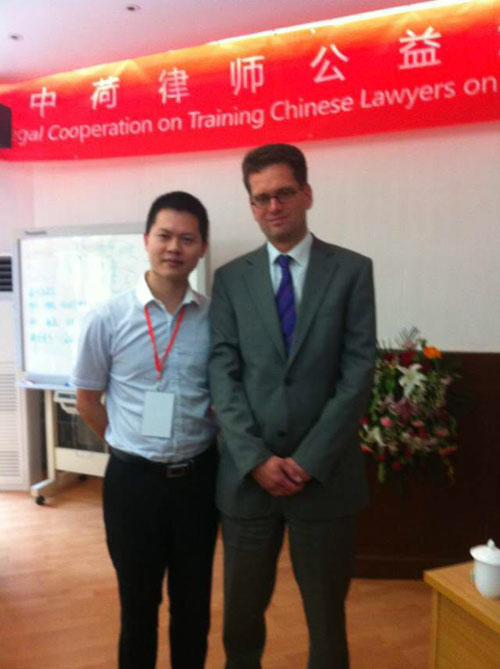 2013年6月于北京国际参与中荷公益律师培训—中荷公益培训老师合影.jpg