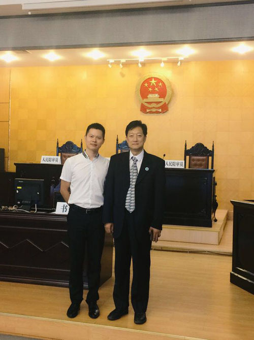 2015年7月，在瑞安法院—著名律师李肖霖律师.jpg